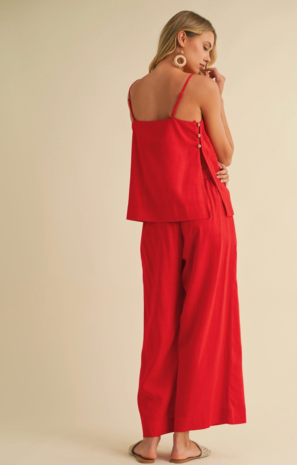 Luxe Lounge in Red