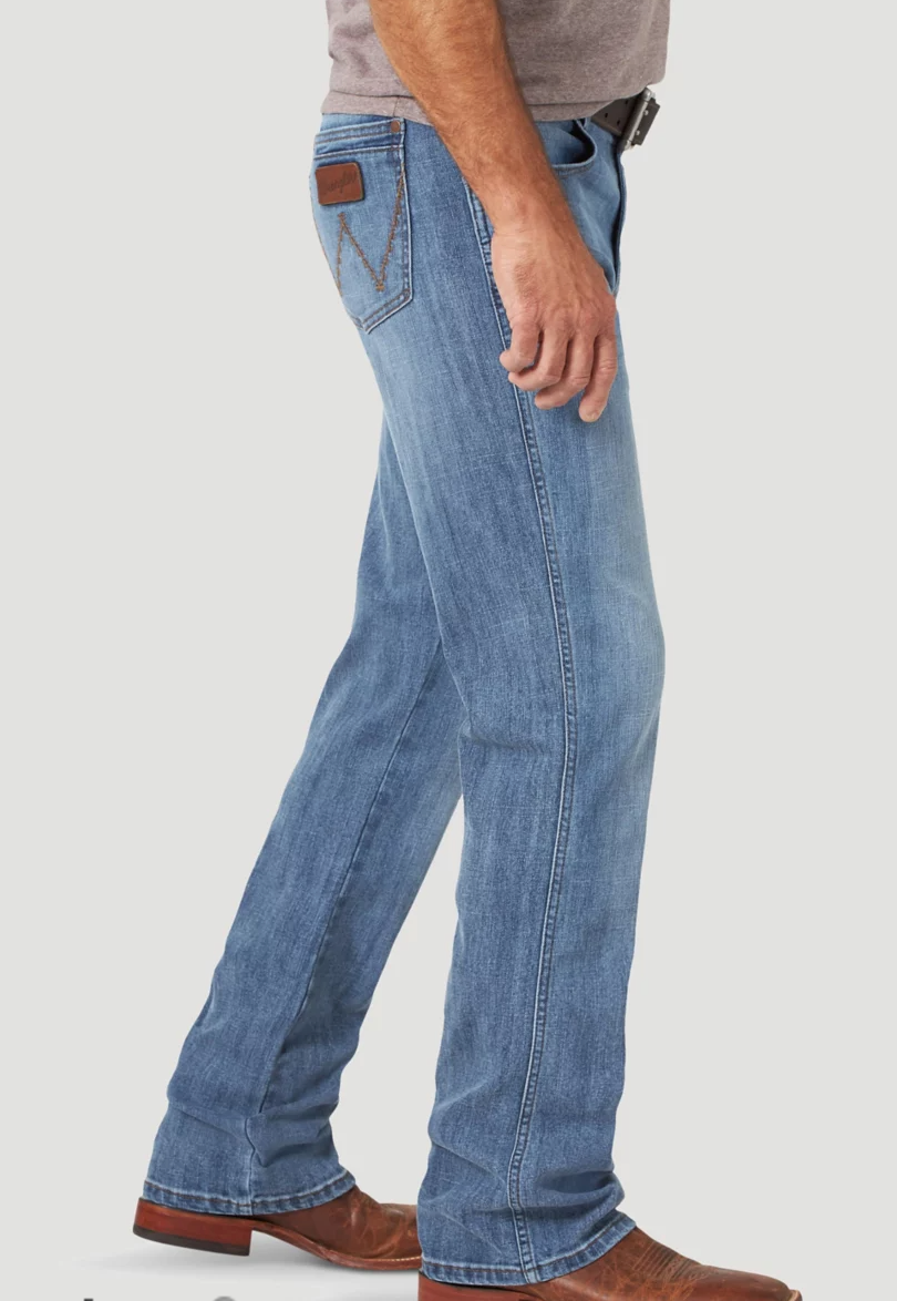 WRANGLER MENS RETRO RELAXED FIT BOOTCUT JEANS - LIGHT WASH