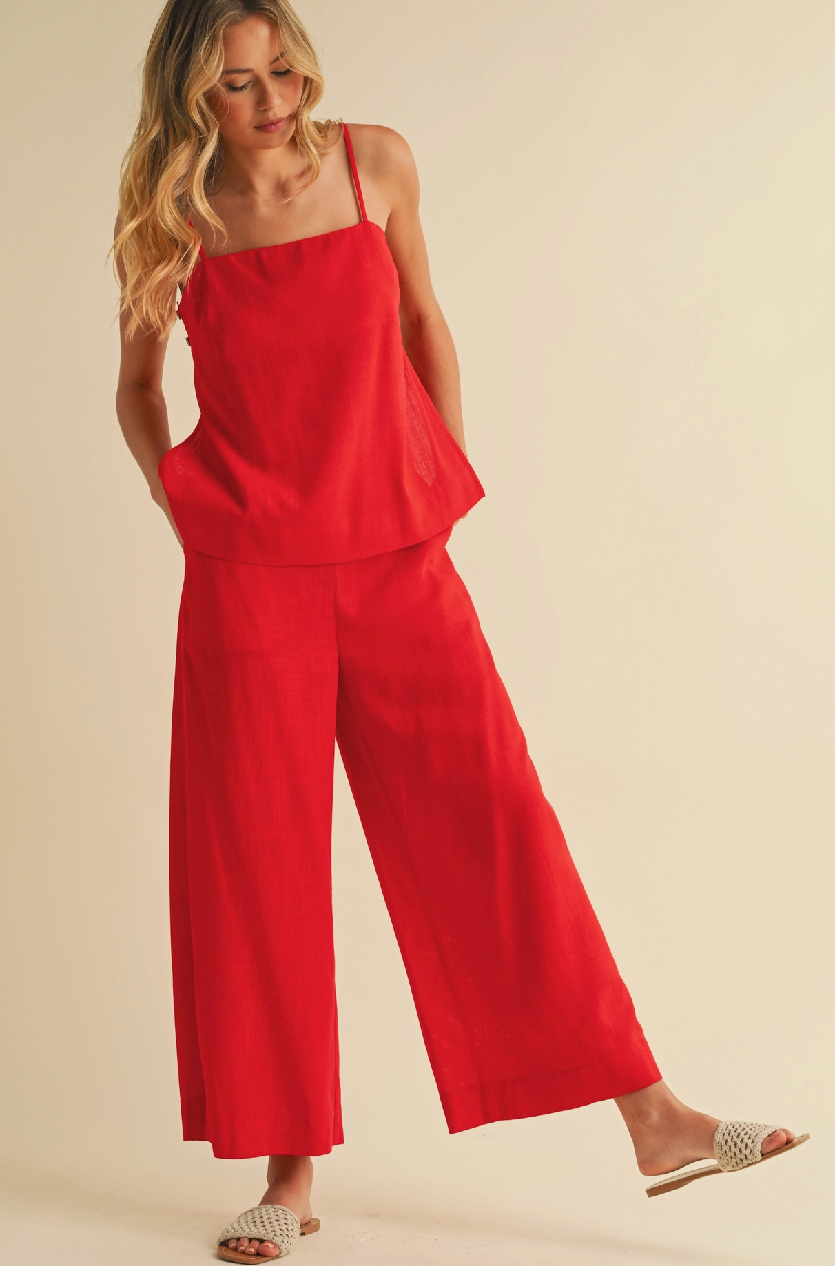 Luxe Lounge in Red