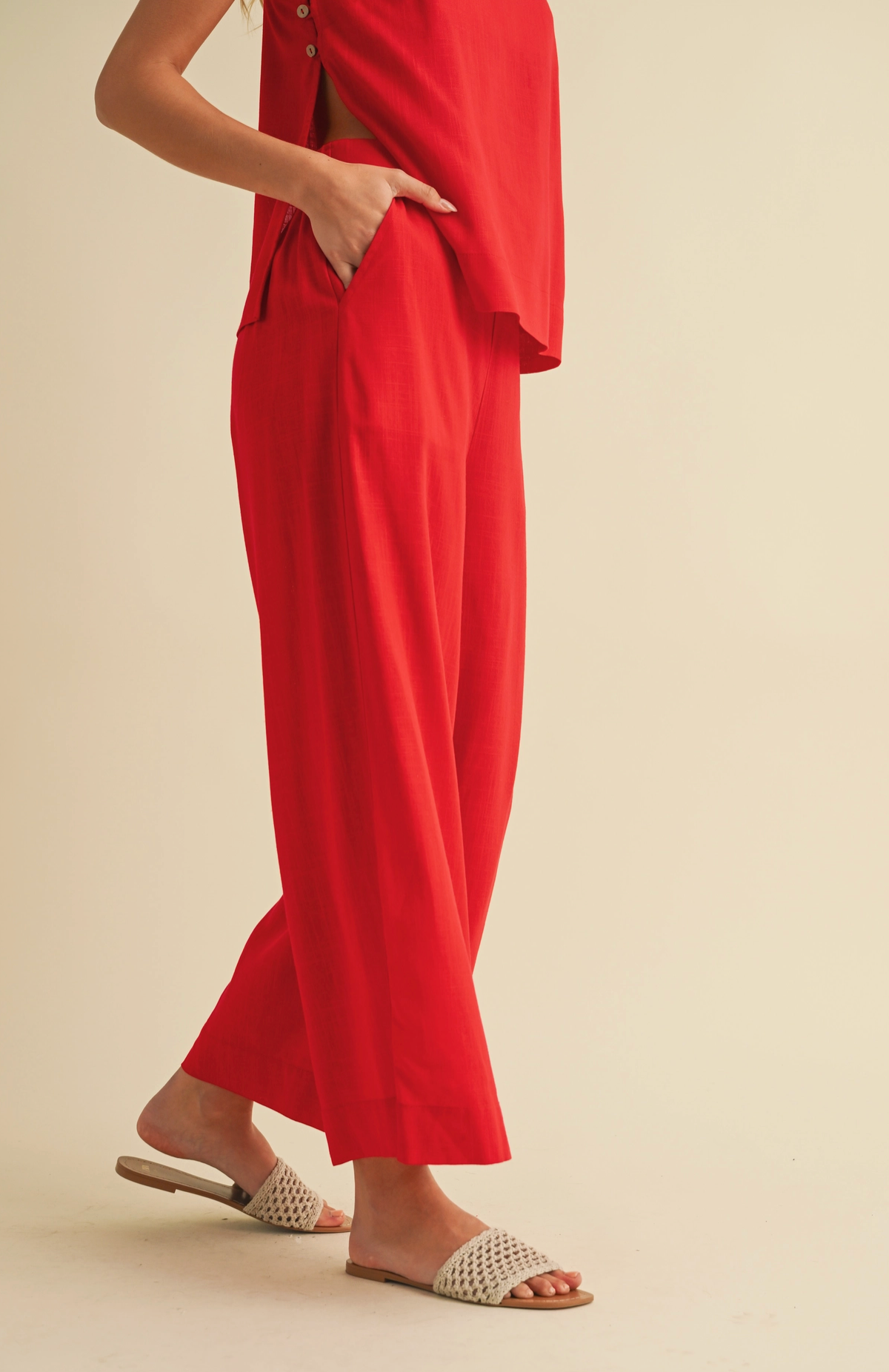 Luxe Lounge in Red